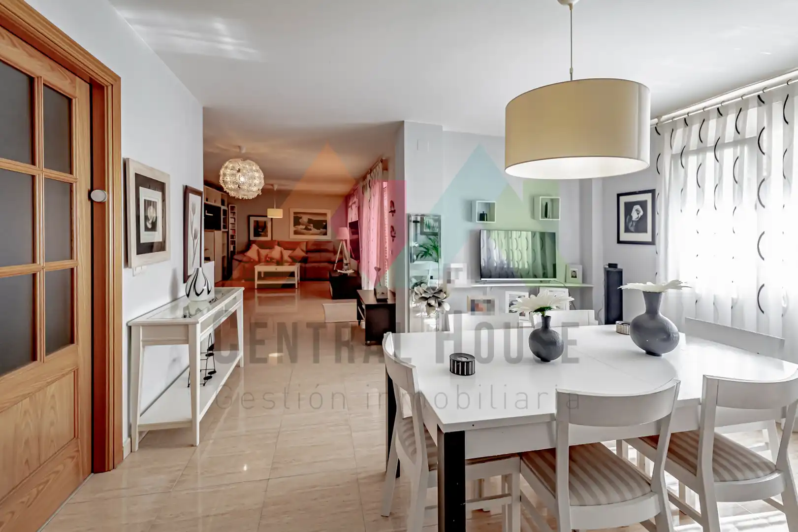 Sala de estar de Casa adosada en venta en Guadalajara con Aire acondicionado, Calefacción y Jardín privado