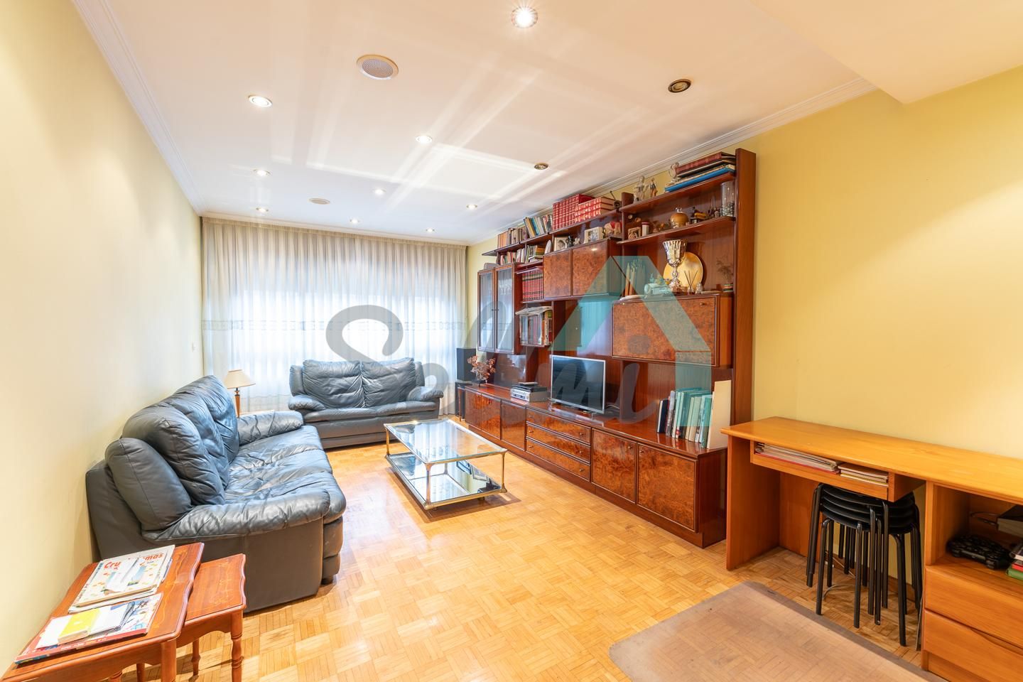 Living room of Flat for sale in Oviedo   with Heating, Parquet flooring and Terrace