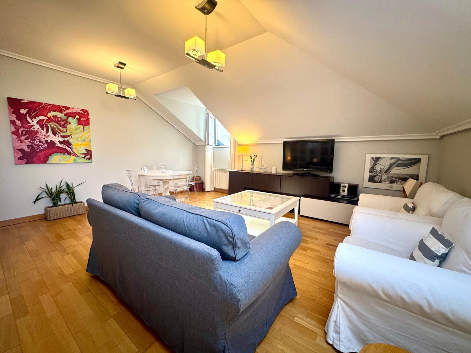 Sala d'estar de Àtic de lloguer en Santander amb Calefacció