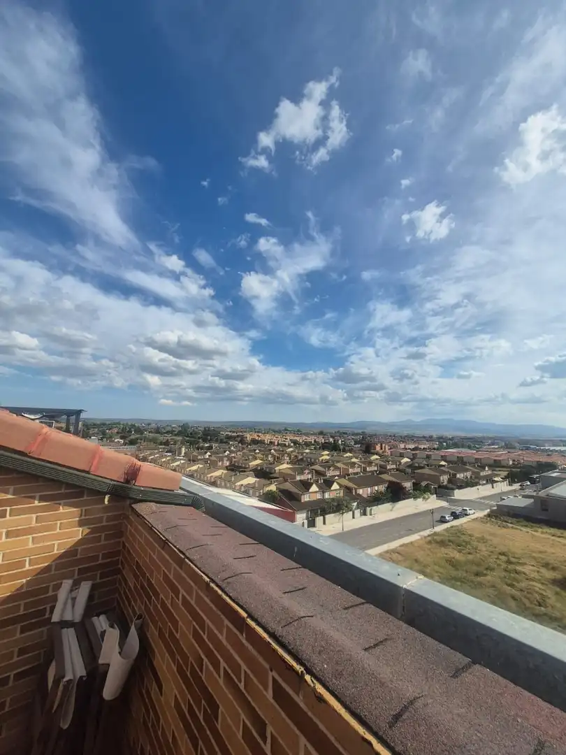 Vista exterior de Àtic en venda en Ávila amb Calefacció, Terrassa i Traster