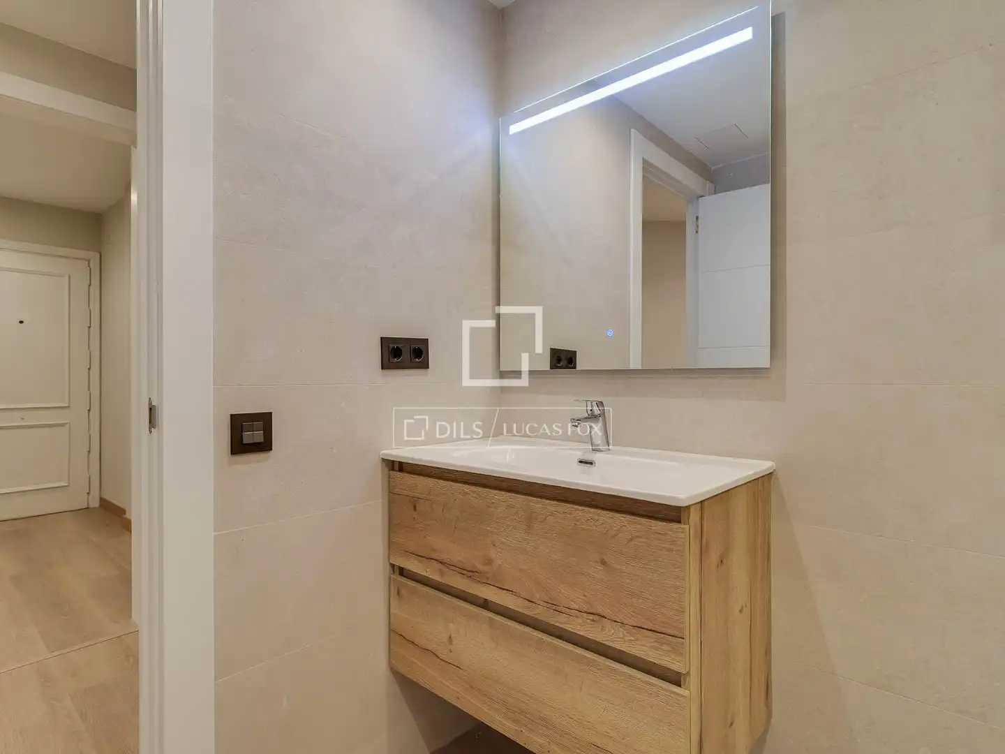 Bathroom of Flat for rent in Barcelona  with Air Conditioner and Parquet flooring