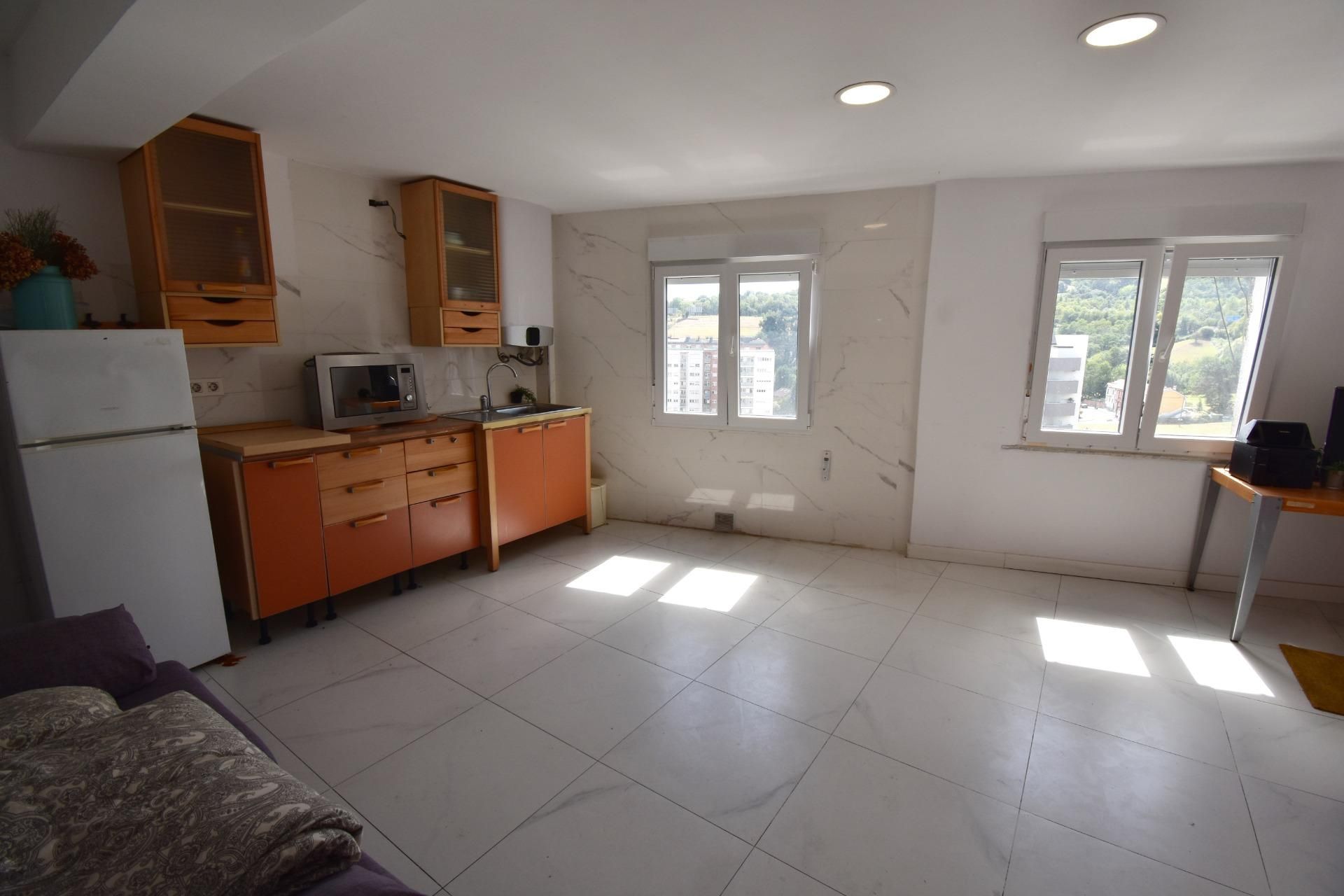 Cocina de Piso en venta en Oviedo  con Calefacción