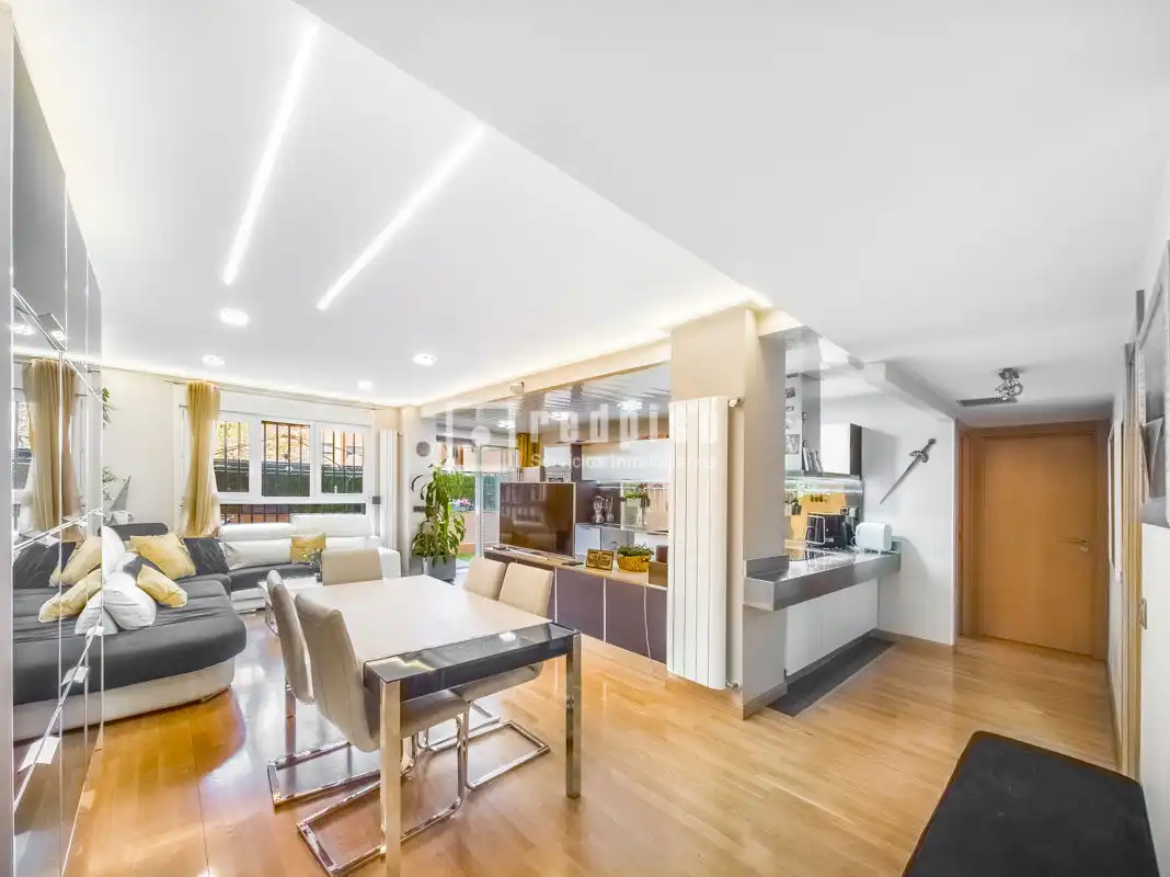 Vista exterior de Piso en venta en Rivas-Vaciamadrid con Aire acondicionado, Calefacción y Jardín privado