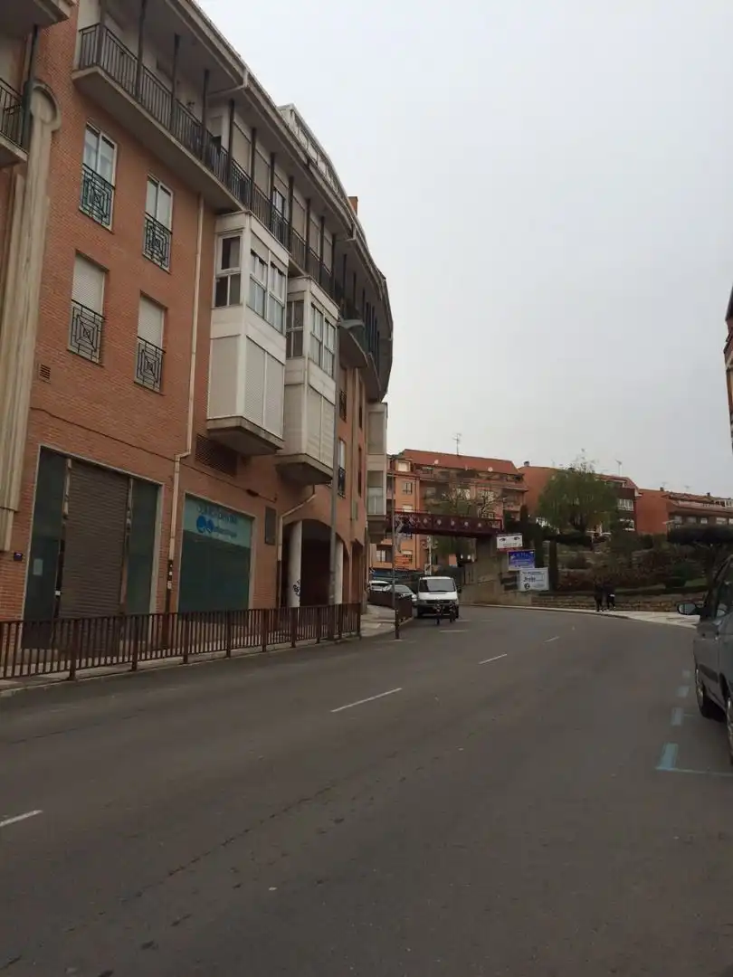 Business premises for sale in Benavente, imagen 2