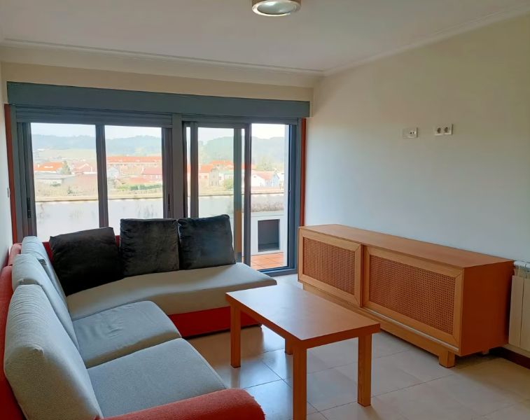 Sala d'estar de Pis en venda en Meis amb Calefacció, Parquet i Moblat