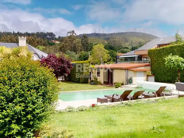 Vista exterior de Casa o xalet en venda en A Cañiza   amb Calefacció, Jardí privat i Parquet