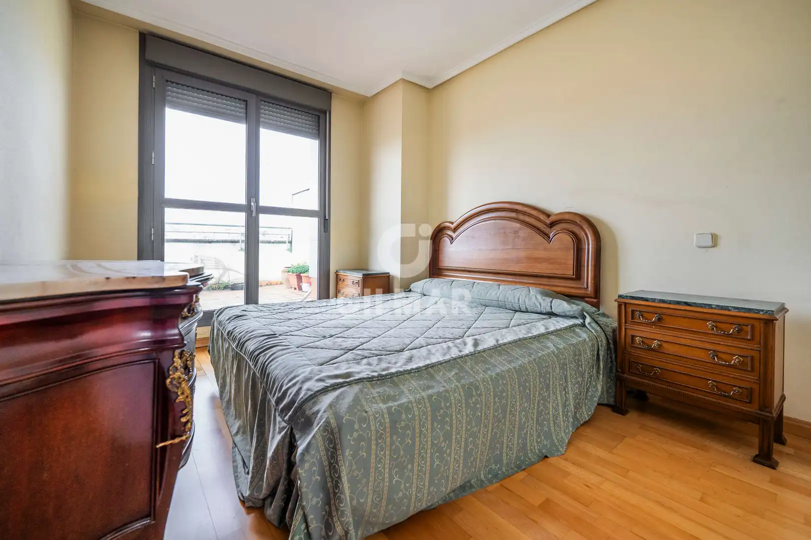 Schlafzimmer von Dachboden zum Verkauf in Madrid mit Heizung, Privatgarten und Abstellraum