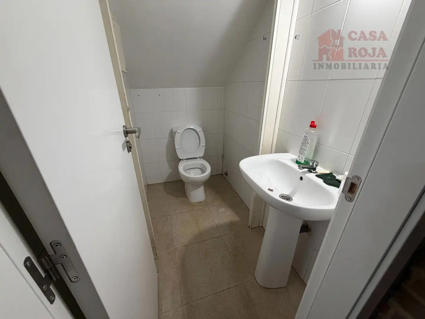 Bathroom of Commercial properties for rent in Cangas 