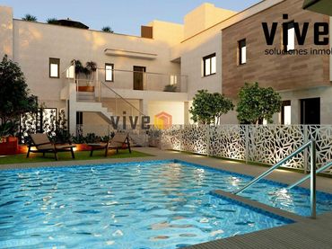 Adossat amb piscina en venda a Casco Antiguo