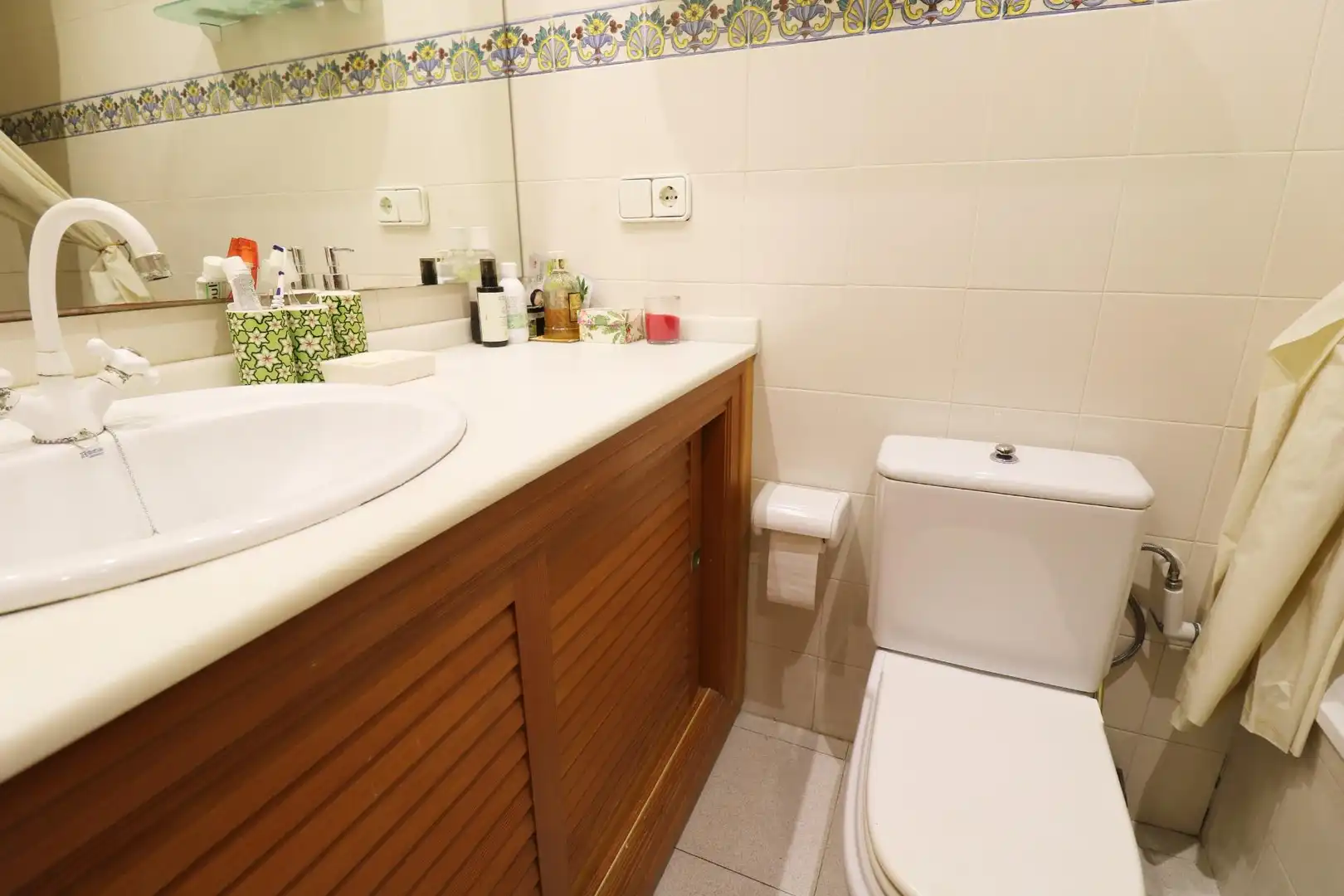 Bathroom of Flat for rent in Elche / Elx  with Air Conditioner, Furnished and Balcony
