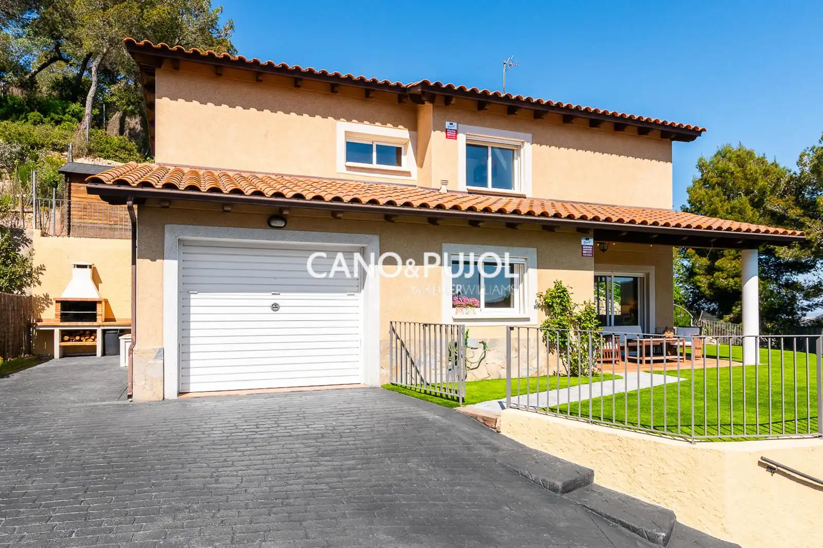 Vista exterior de Casa o chalet en venta en Corbera de Llobregat con Calefacción, Terraza y Trastero
