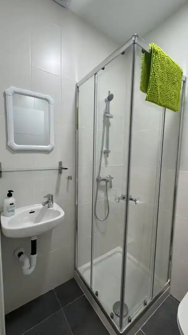 Bany de Pis de lloguer en Hellín amb Aire condicionat i Moblat
