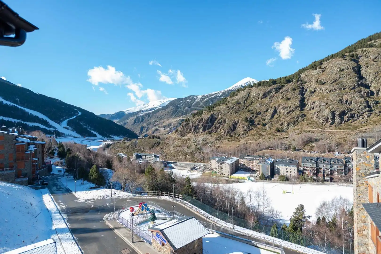 Vista exterior de Planta baixa en venda en Canillo amb Calefacció, Parquet i Terrassa