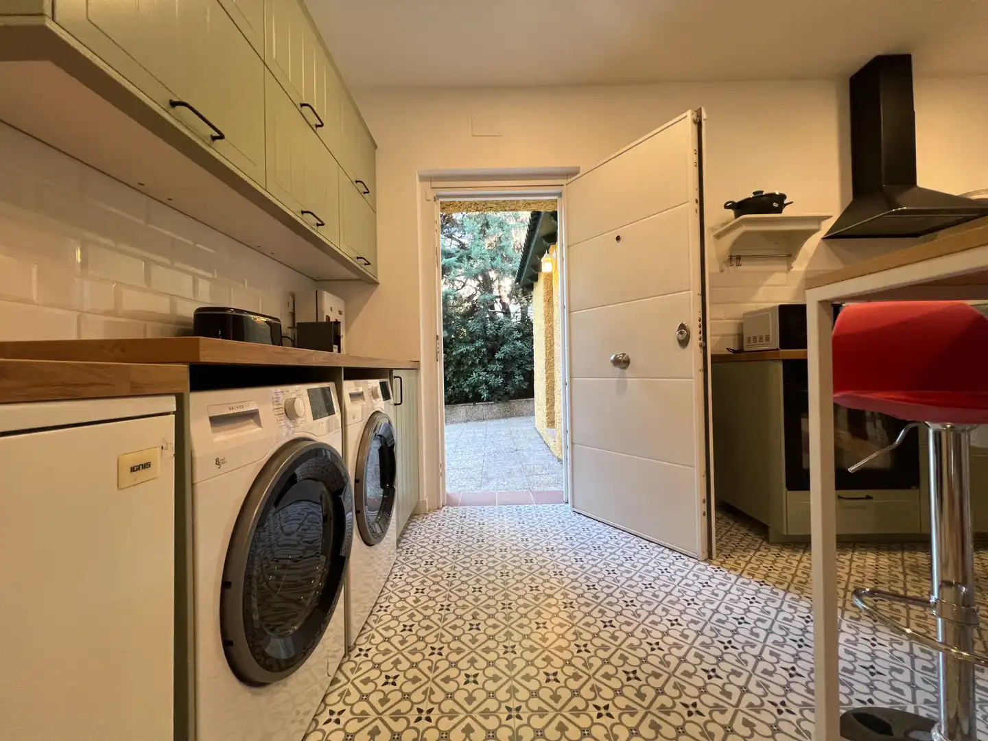 Cuina de Casa o xalet per a compartir en Madrid amb Aire condicionat, Calefacció i Jardí privat