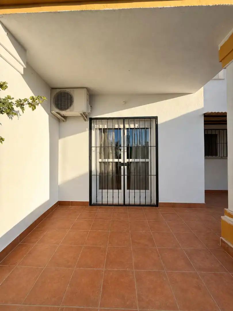 Casa adosada en venta en Carrión de los Céspedes con Terraza