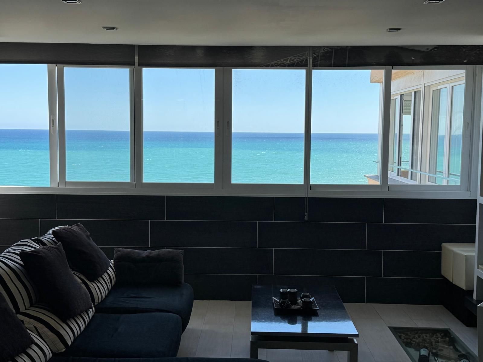 Sala d'estar de Pis de lloguer en Torremolinos amb Aire condicionat, Calefacció i Jardí privat