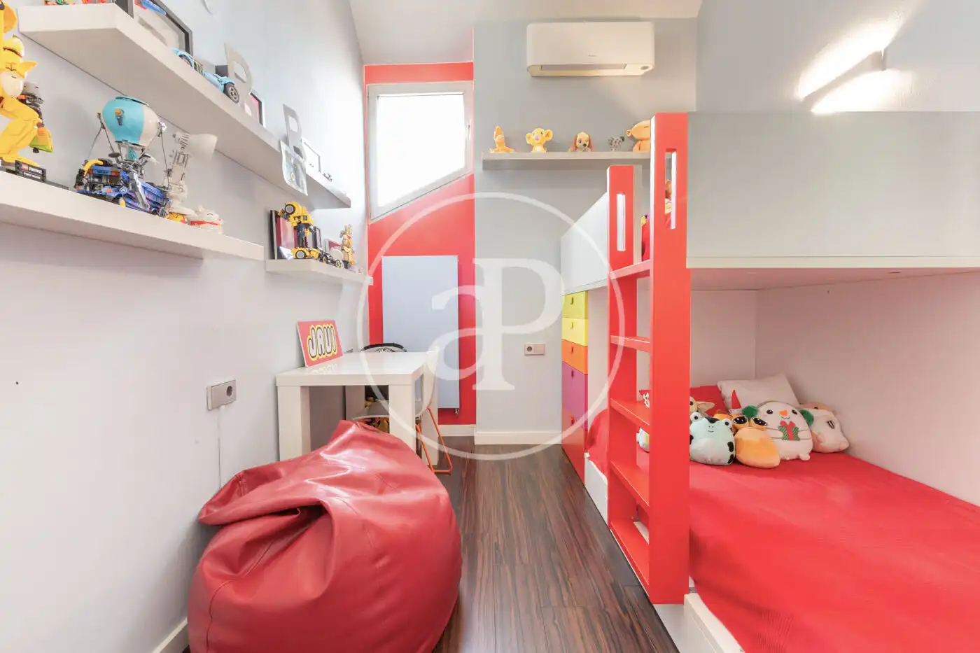 Schlafzimmer von Dachboden zum Verkauf in Valencia mit Klimaanlage, Heizung und Terrasse