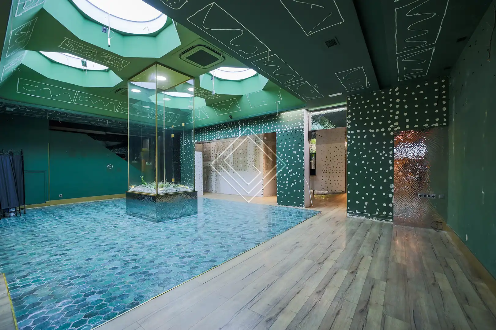 Piscina de Local en venta en Madrid con Aire acondicionado, Calefacción y Alarma