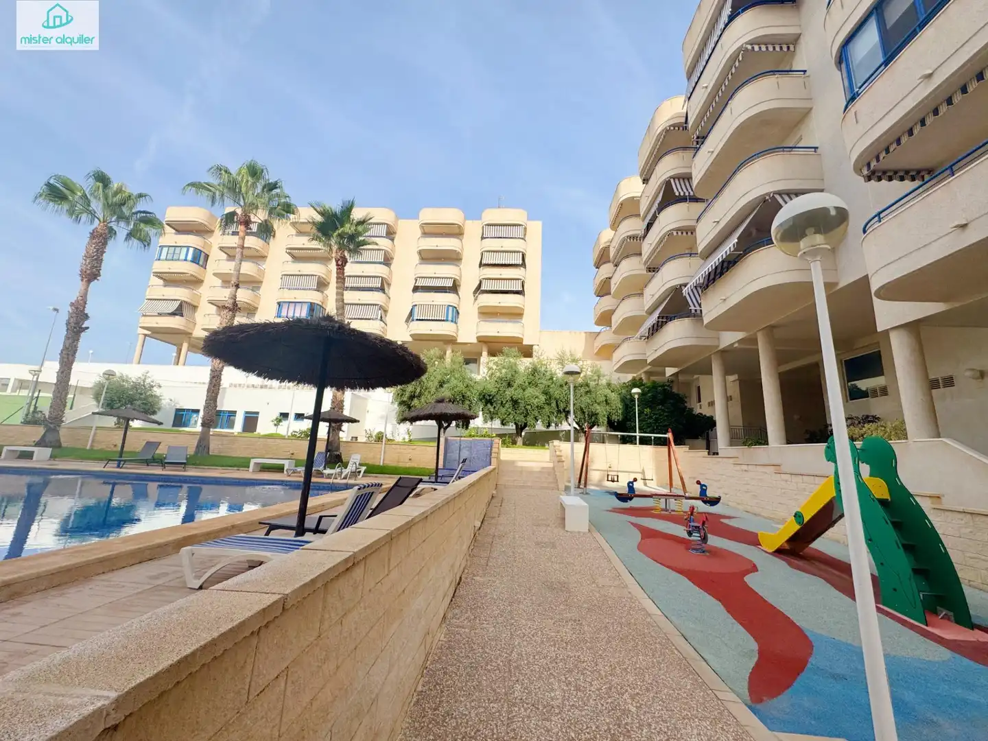 Piscina de Apartamento de alquiler en El Campello con Aire acondicionado, Jardín privado y Terraza