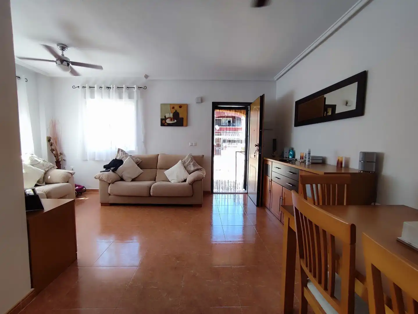 Wohnzimmer von Einfamilien-Reihenhaus zum Verkauf in Orihuela mit Klimaanlage, Terrasse und Möbliert