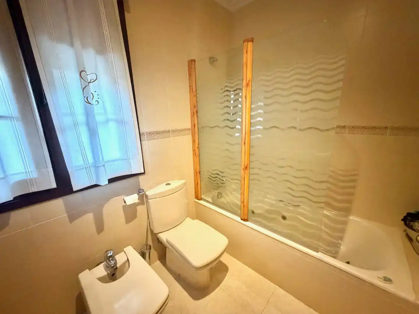Baño de Casa adosada en venta en Castro-Urdiales con Balcón