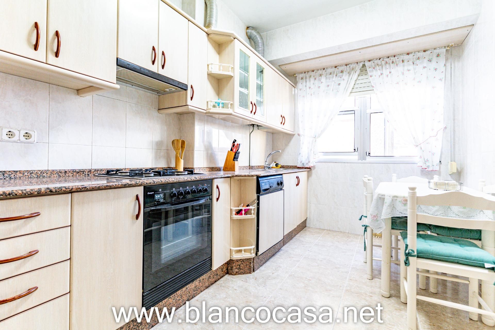 Kitchen of Flat for sale in Malpica de Bergantiños