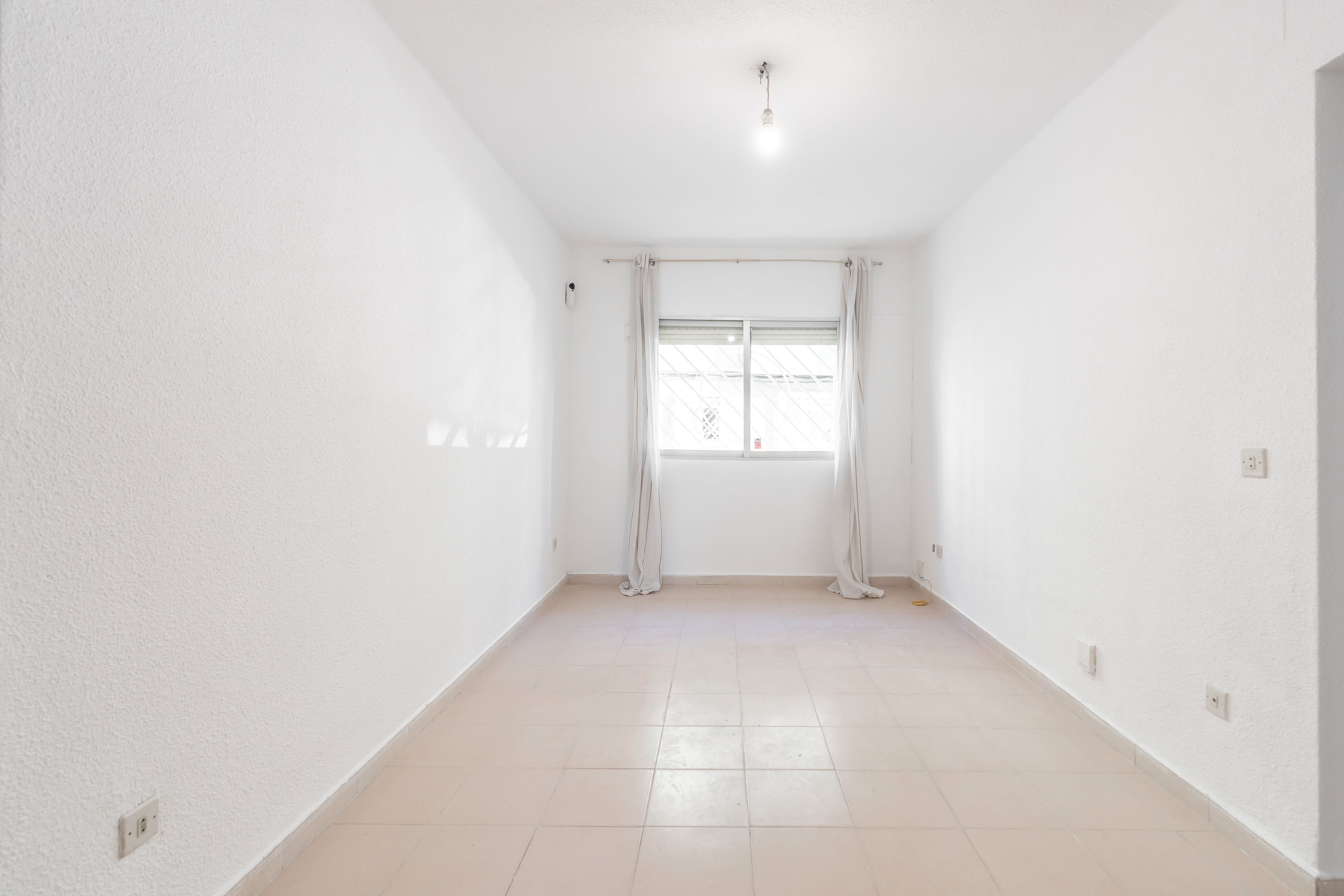 Bedroom of Flat for sale in  Madrid Capital