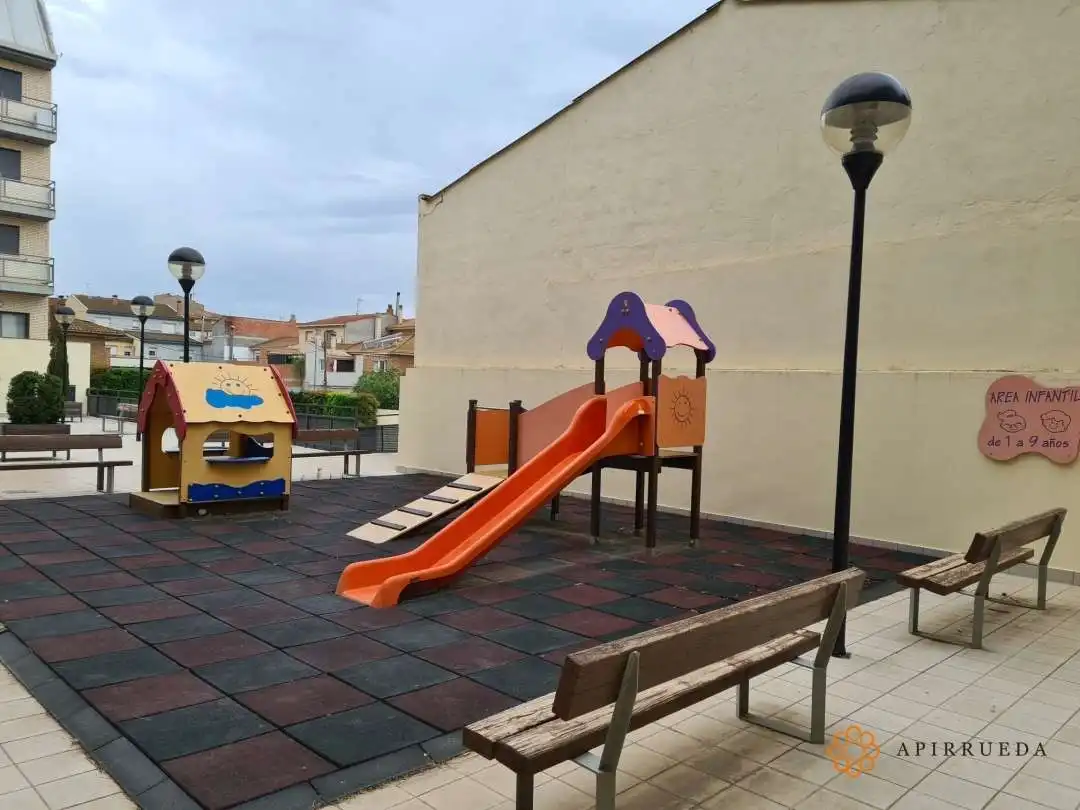 Parking de Dúplex en venta en Caspe con Aire acondicionado, Calefacción y Trastero