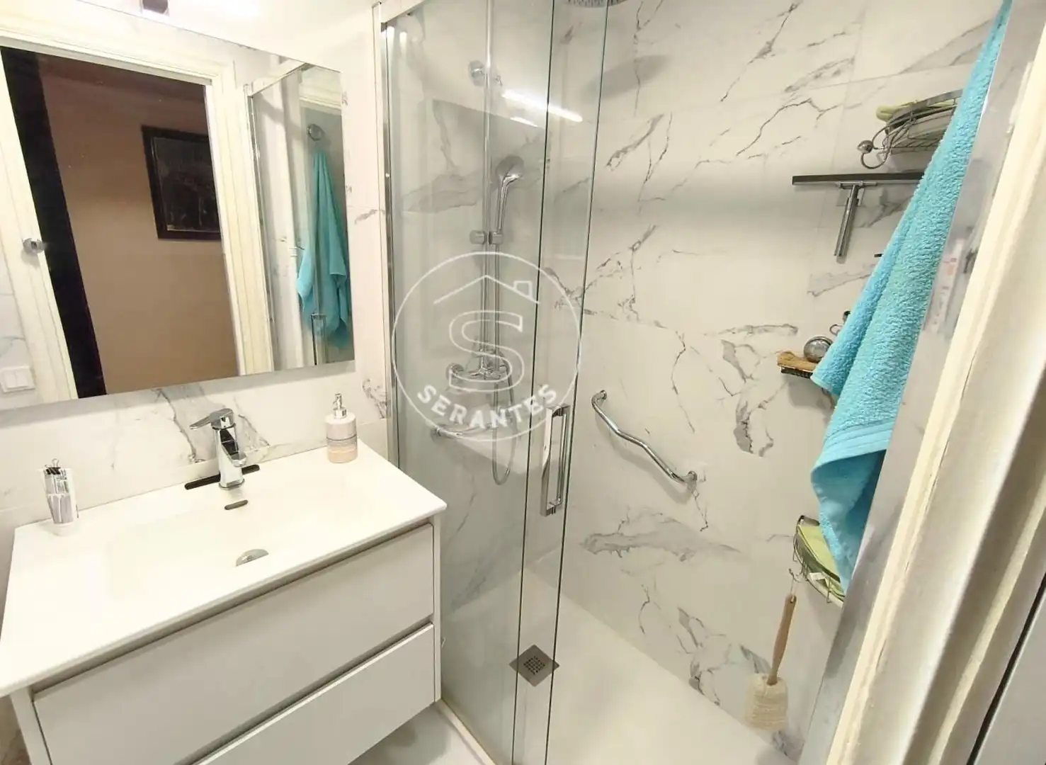 Bathroom of Flat for sale in  Pamplona / Iruña  with Heating and Balcony
