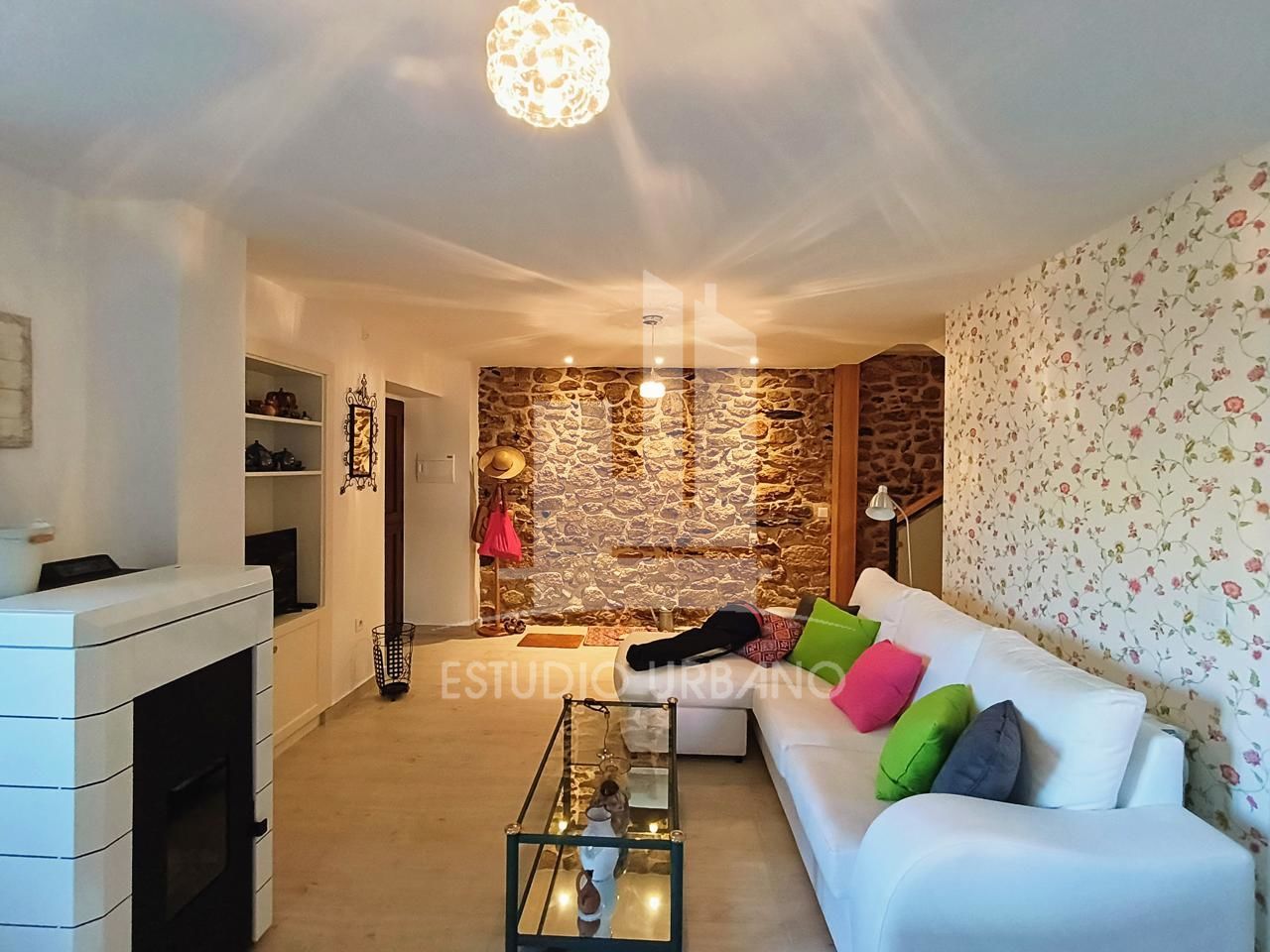 Sala d'estar de Casa o xalet en venda en Masueco amb Calefacció, Terrassa i Moblat