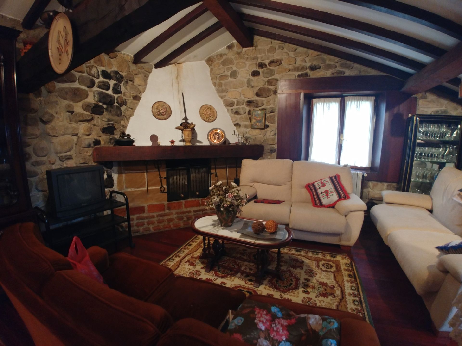 Sala de estar de Casa adosada en venta en Santiurde de Toranzo con Calefacción, Jardín privado y Terraza