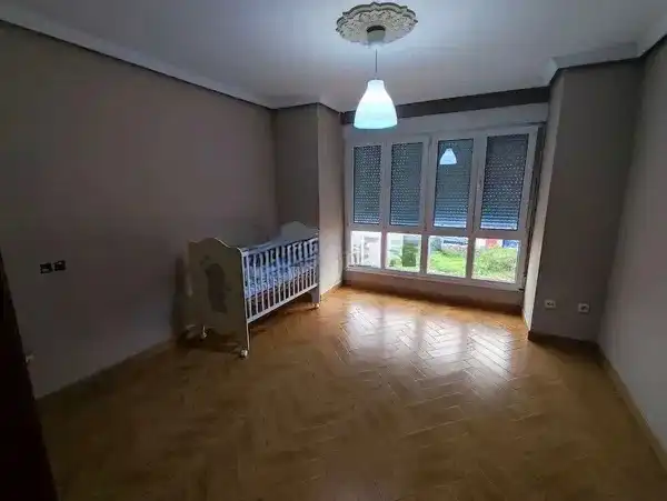 Habitación de Casa adosada en venta en Oviedo  con Trastero