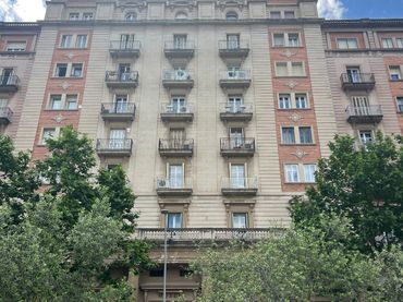 Pis amb balcó en venda a Mestral