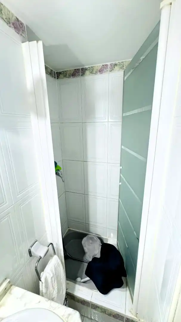 Bathroom of Flat for sale in Parla  with Air Conditioner, Heating and Private garden