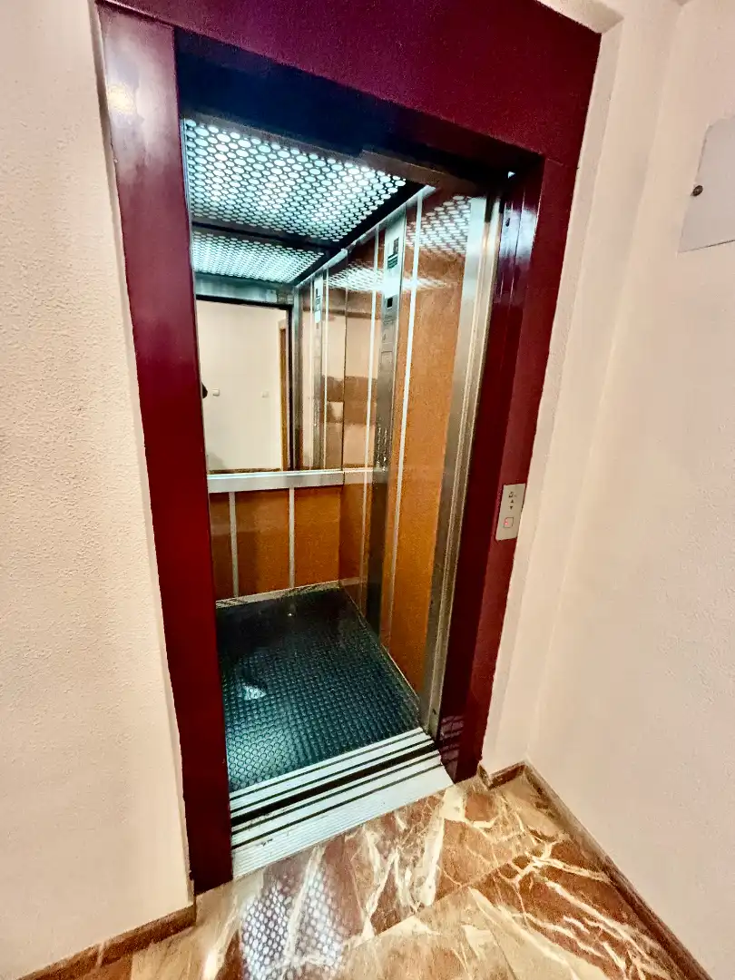 Pis amb ascensor en venda a Avinguda Benito Perez Galdos, imagen 31