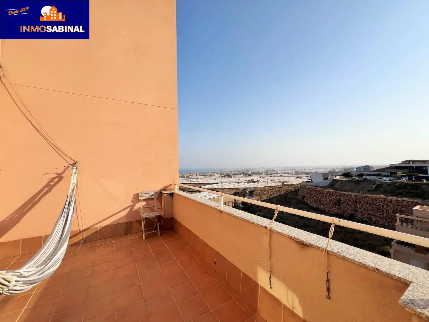 Vista exterior de Piso en venta en Roquetas de Mar con Aire acondicionado, Terraza y Piscina comunitaria
