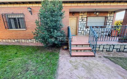 Jardí de Casa o xalet en venda en Escalona amb Aire condicionat, Terrassa i Piscina comunitària