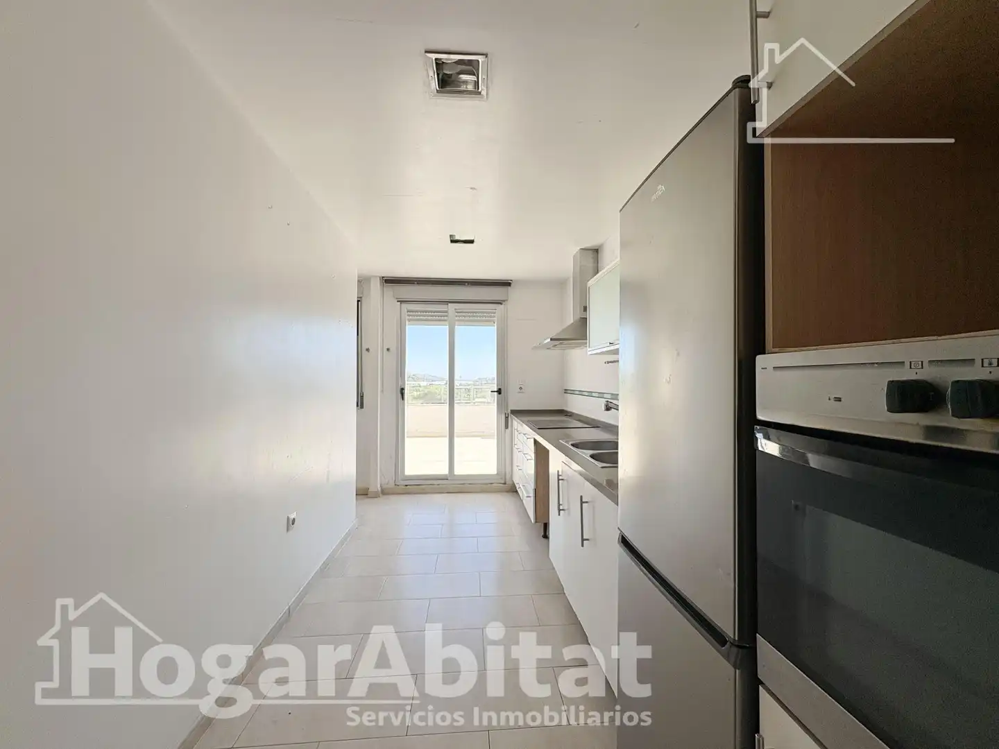 Cuina de Àtic en venda en Vilallonga / Villalonga amb Terrassa, Balcó i Piscina comunitària