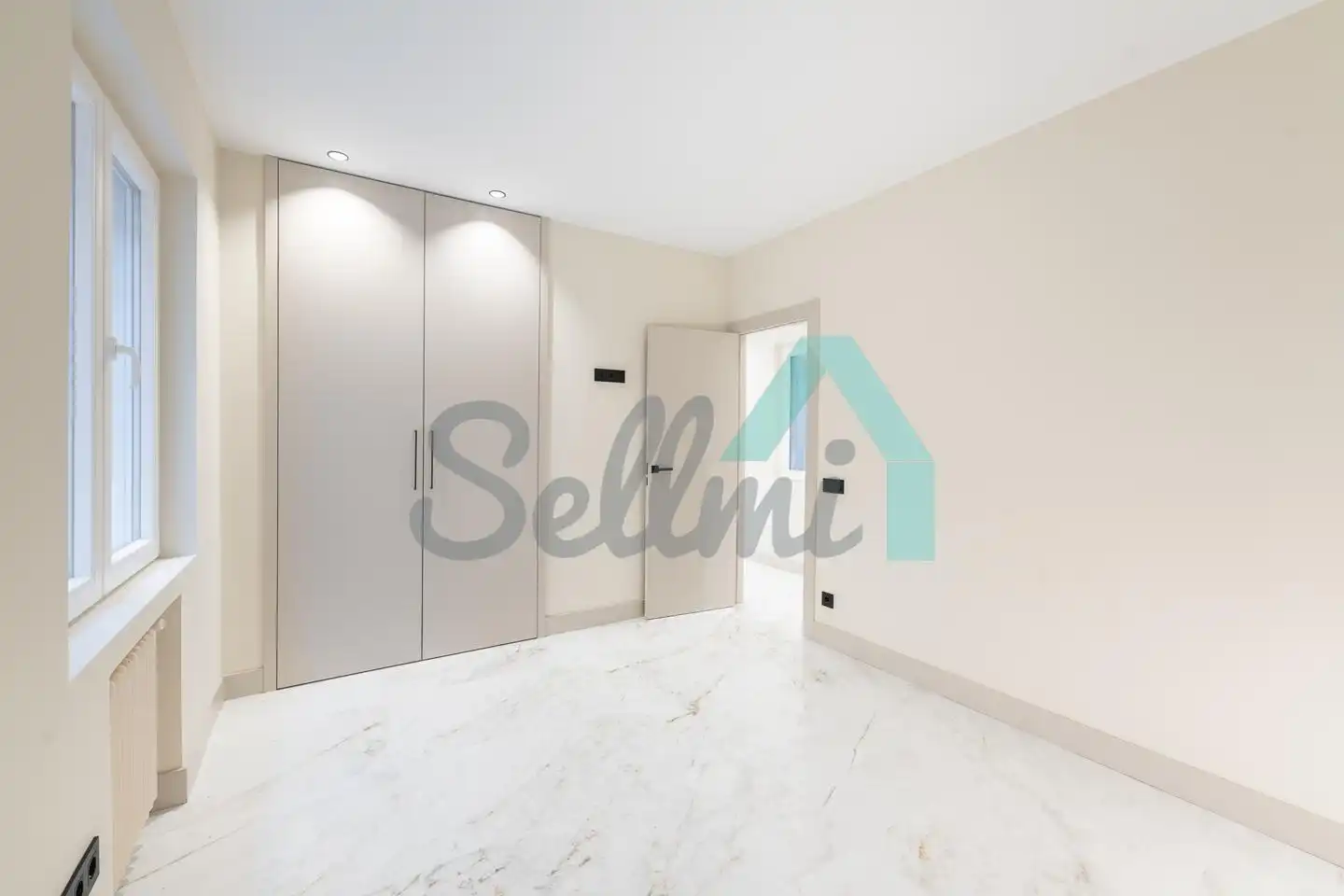 Habitación de Piso en venta en Oviedo  con Calefacción, Trastero y Balcón