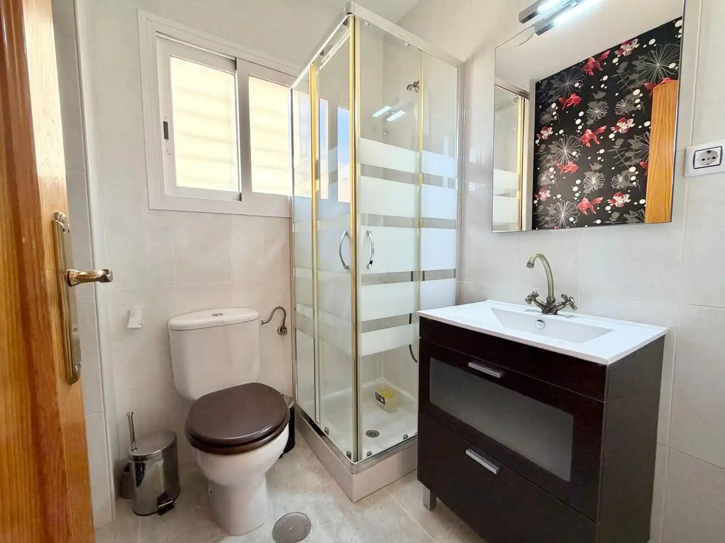 Badezimmer von Wohnung zum Verkauf in Roquetas de Mar mit Klimaanlage, Terrasse und Möbliert
