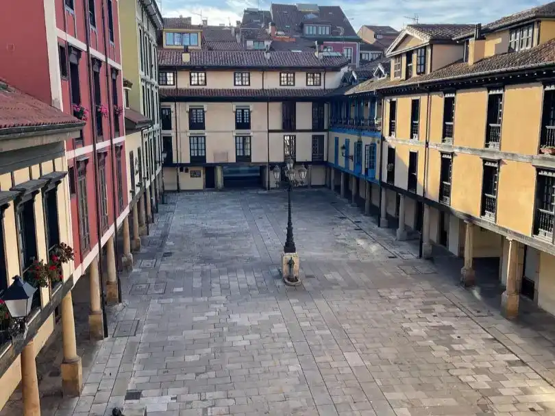 Außenansicht von Wohnung zur Miete in Oviedo 