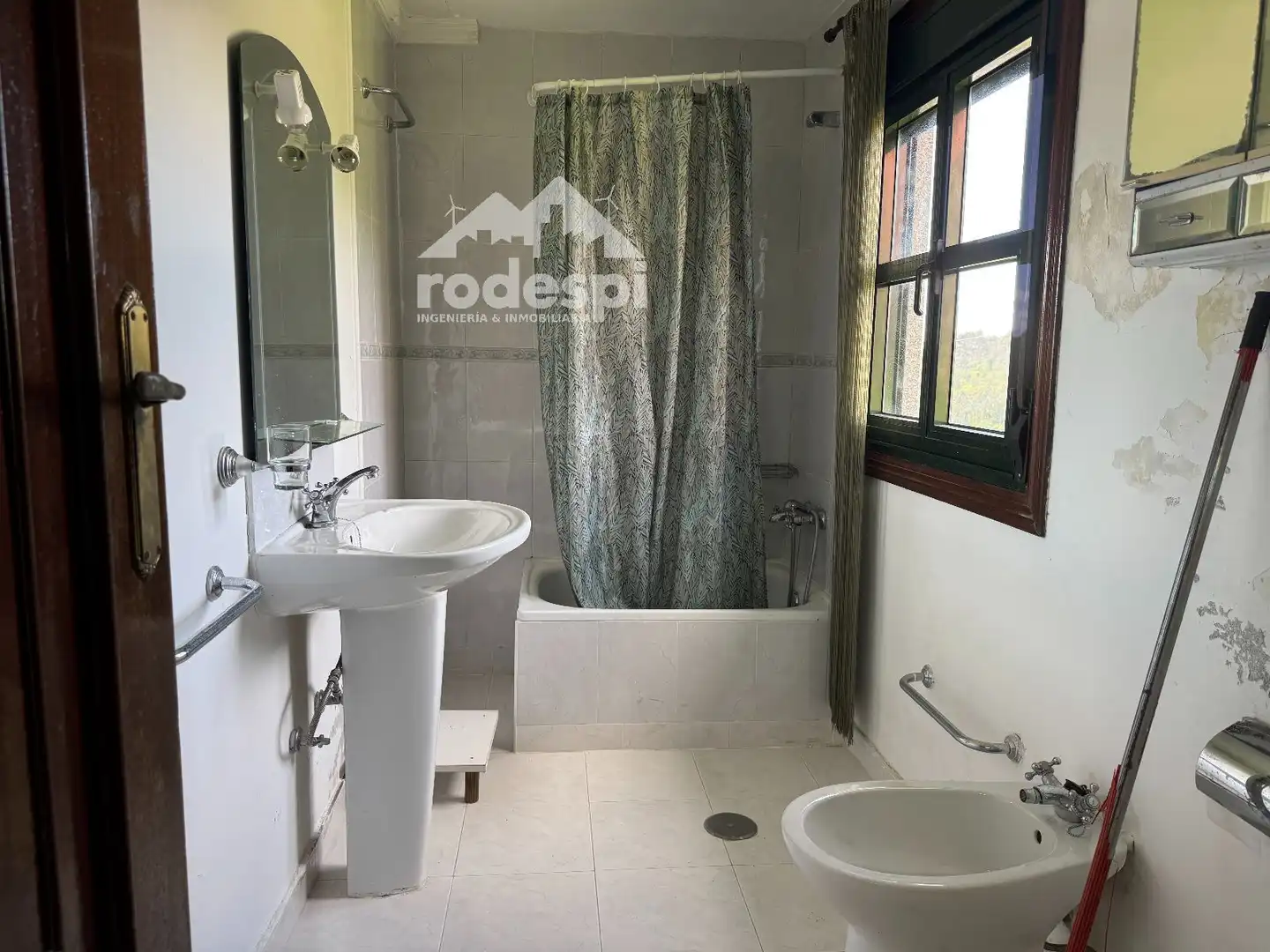 Bathroom of Houses for sale in Covelo  with Storage room and Furnished