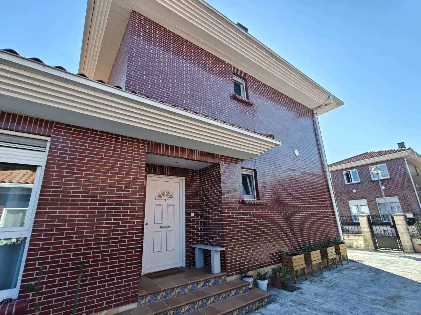 Exterior view of Houses for sale in Hazas de Cesto  with Terrace and Balcony