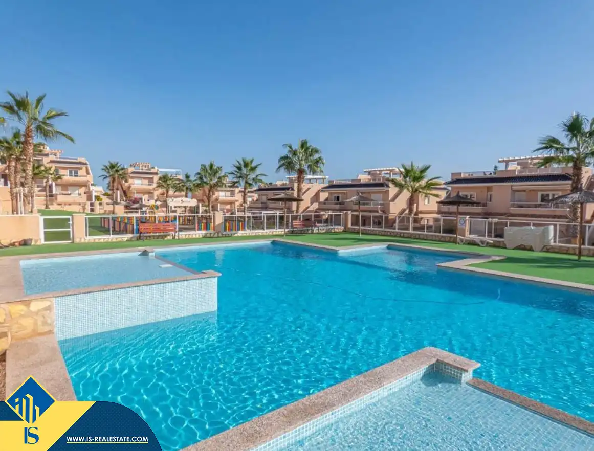 Bungalow with pool for sale in Los Balcones - Los Altos