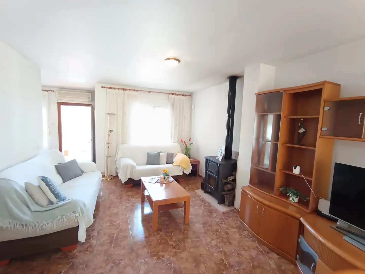Wohnzimmer von Einfamilien-Reihenhaus zum Verkauf in Ulea mit Klimaanlage, Heizung und Terrasse
