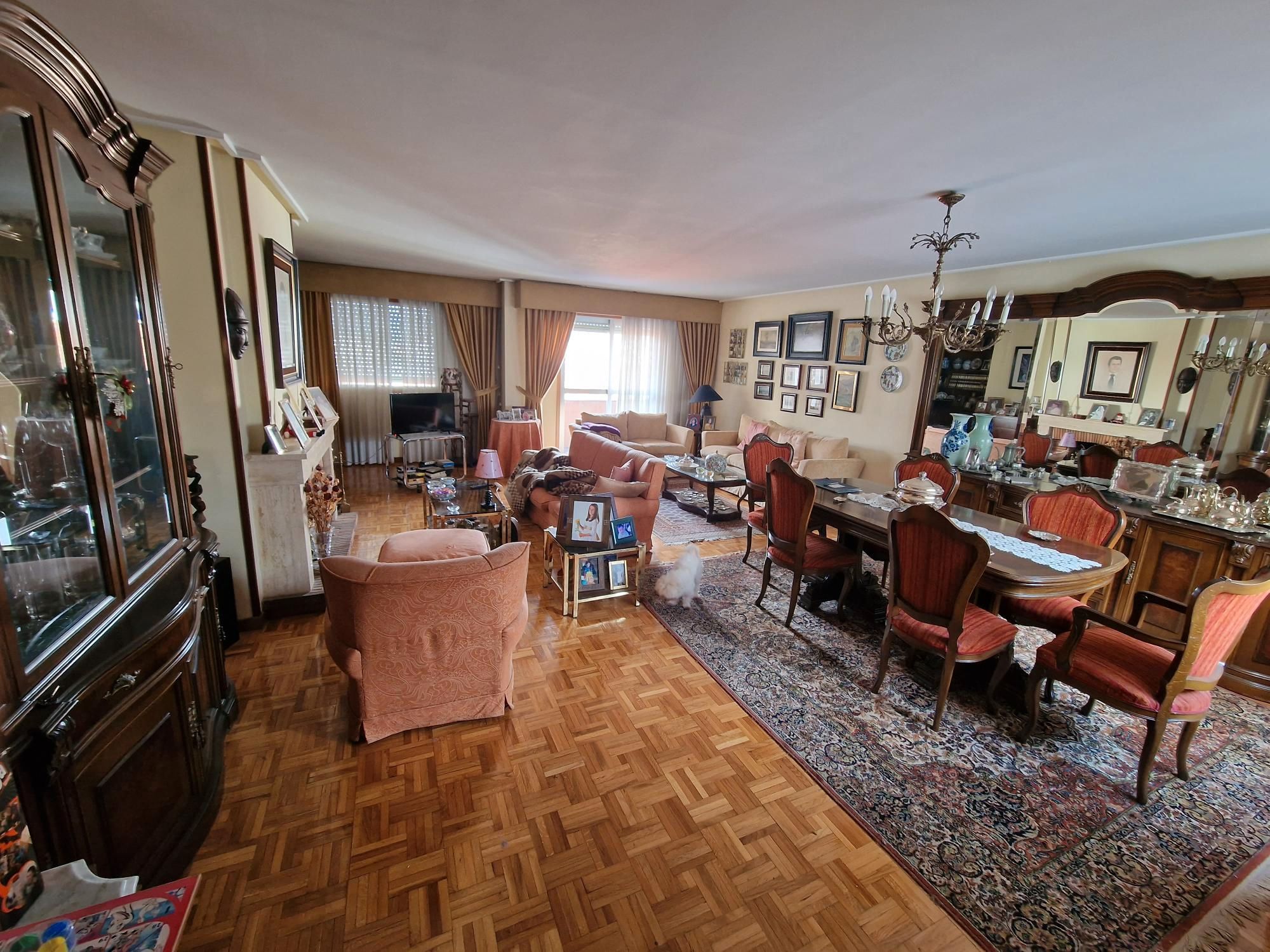 Living room of Flat for sale in Ourense Capital   with Parquet flooring, Oven and Washing machine