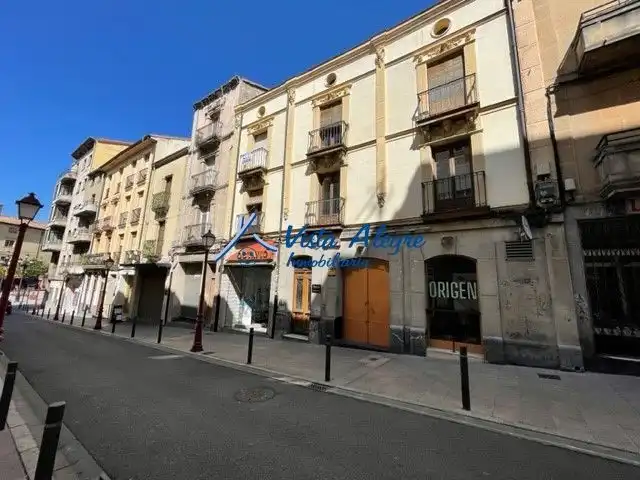 Piso con terraza en venta en Calle Arrabal 9
