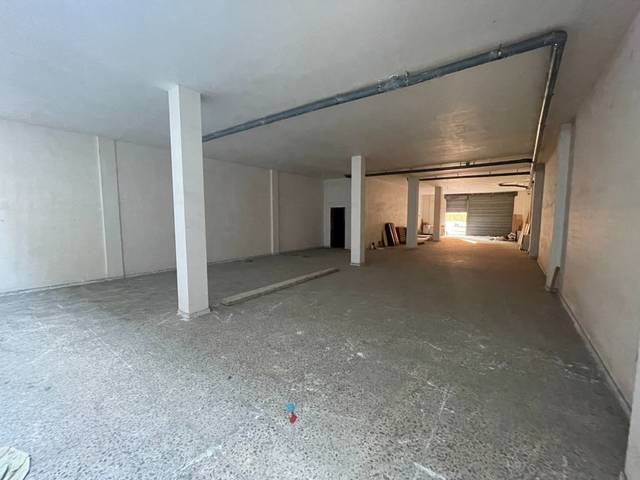 Local comercial en Alquiler en Carrer de Ramon Dagà en Can Bassa