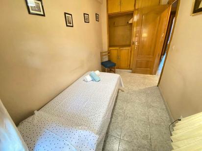 Bedroom of Flat to share in  Madrid Capital  with Heating, Washing machine and Internet