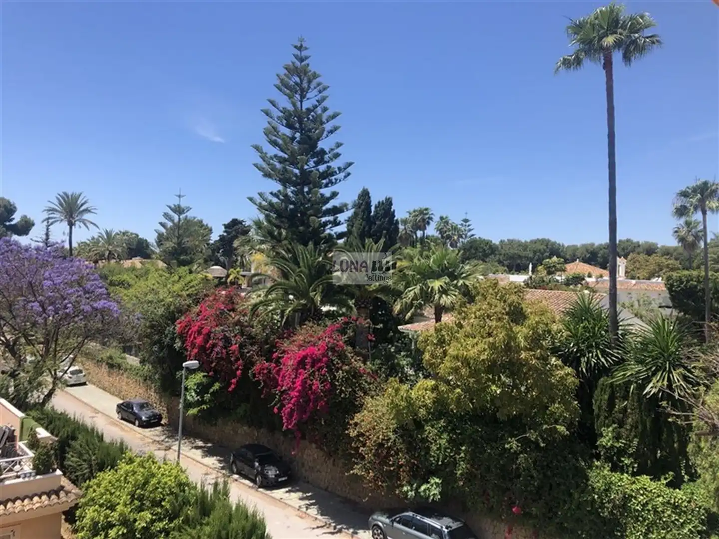 Vista exterior de Ático de alquiler en Marbella con Aire acondicionado, Calefacción y Terraza